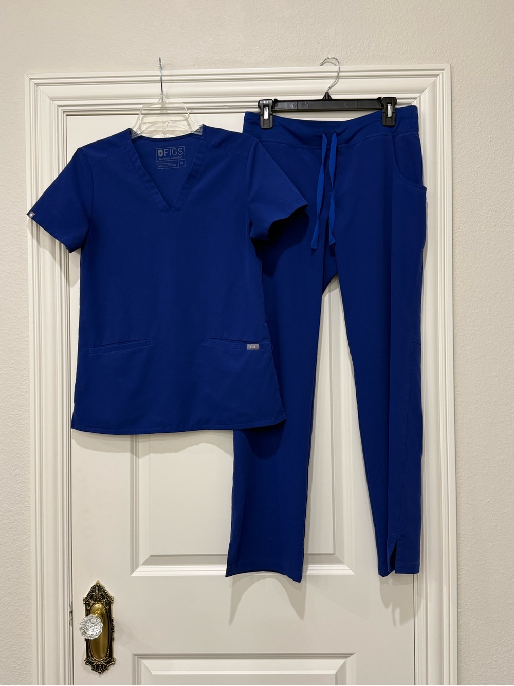 Ladies Figs Midnight Blue Scrub Set Kade Pants Casma Top X-Small/Smalll